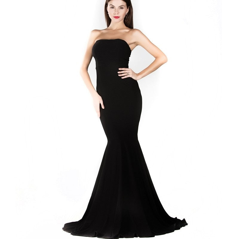 Elegant Strapless Black Floor-Sweeping Evening Gown with Mermaid Silhouette