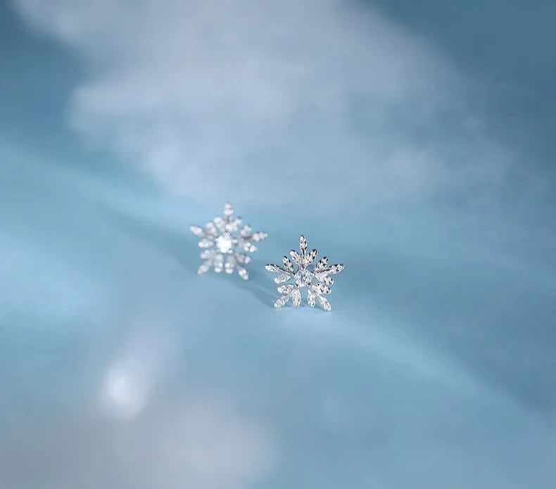 925 Sterling Silver Simple Crystal Snowflake Women's Stud Earrings - Lovez Aqua© - 