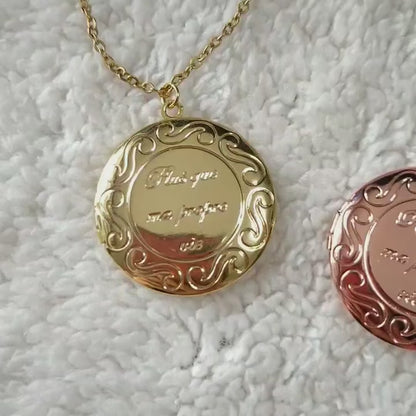 Twilight Renesmee Cullen "Plus Que Ma Propre Vie" Locket Necklace (2Pcs)